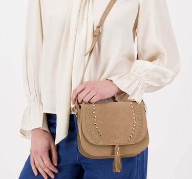 bag with tassel studs | beige