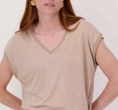 V hals top met lurex boord | darker sand