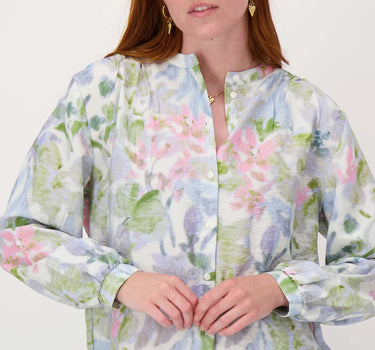 Collarless blouse with floral print | off-white / olive green / crispy pink