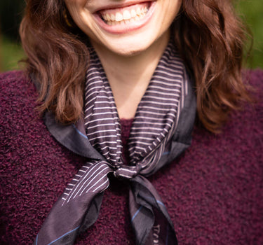 vierkant zijden sjaaltje met streep 60x60 | dark navy / ocean blue / burgundy