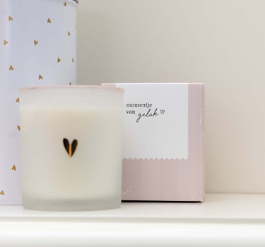 Scented glass candle in a box: "A Moment of Happiness" | white / gold / pink by Zusss, glass candle with a gold heart and a pink box