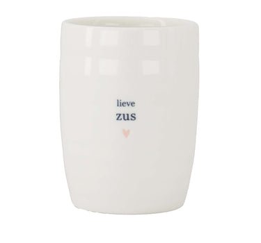 Zusss coffee mug in white and pink; ceramic, cylindrical shape with the text "lieve zus" and a small pink heart.