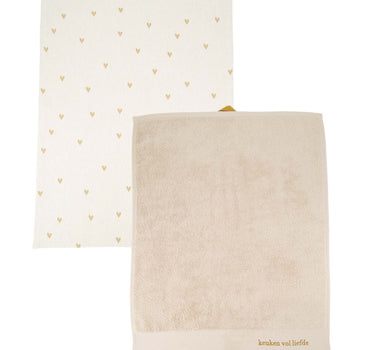 keukenset hartjes keuken vol liefde | white / ochre van Zusss, twee katoenen handdoeken met gouden hartjes
