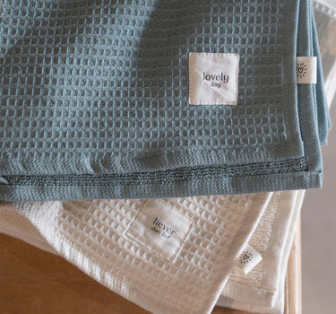 gastendoekje lovely day grijsblauw | ash blue