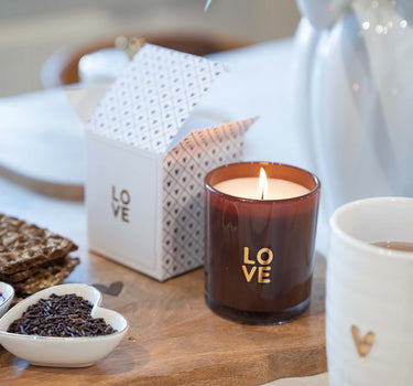 geurkaars glas in doosje love bruin | brown