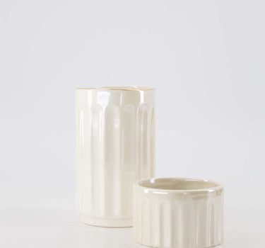 Gift Set - Table vase and tea light holder by Zusss, ivory-colored ceramic with a ribbed pattern.