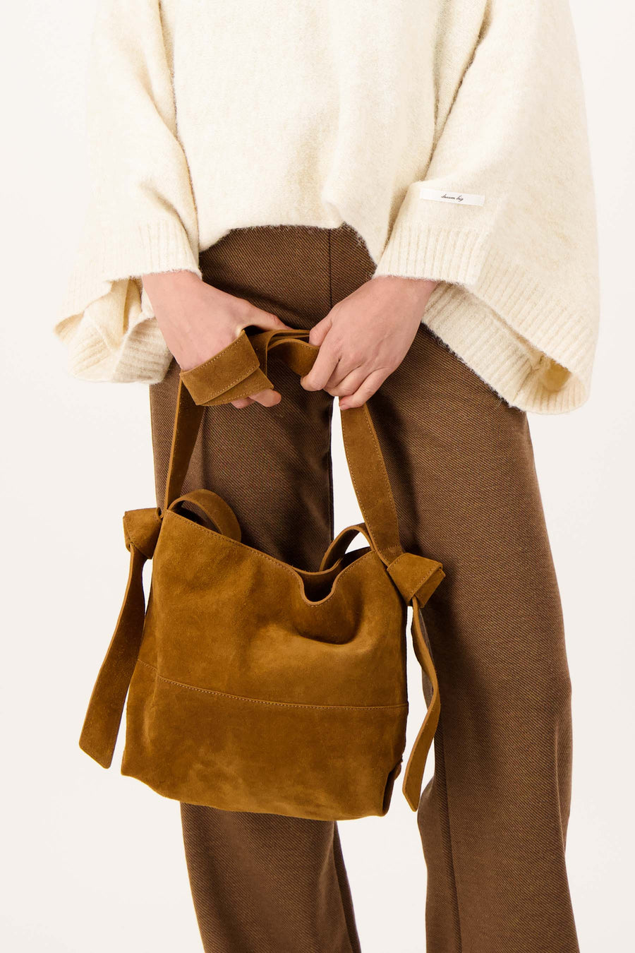 suede tas met knoop detail | mid brown
