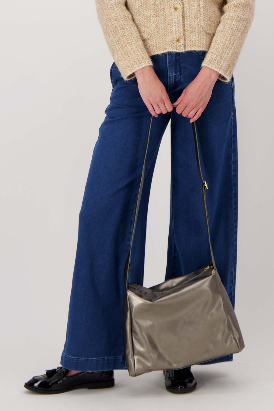 schoudertas met brede band metalic | zilver