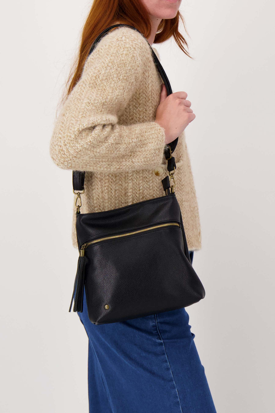 makkelijke tas met kwastje en rits | zwart