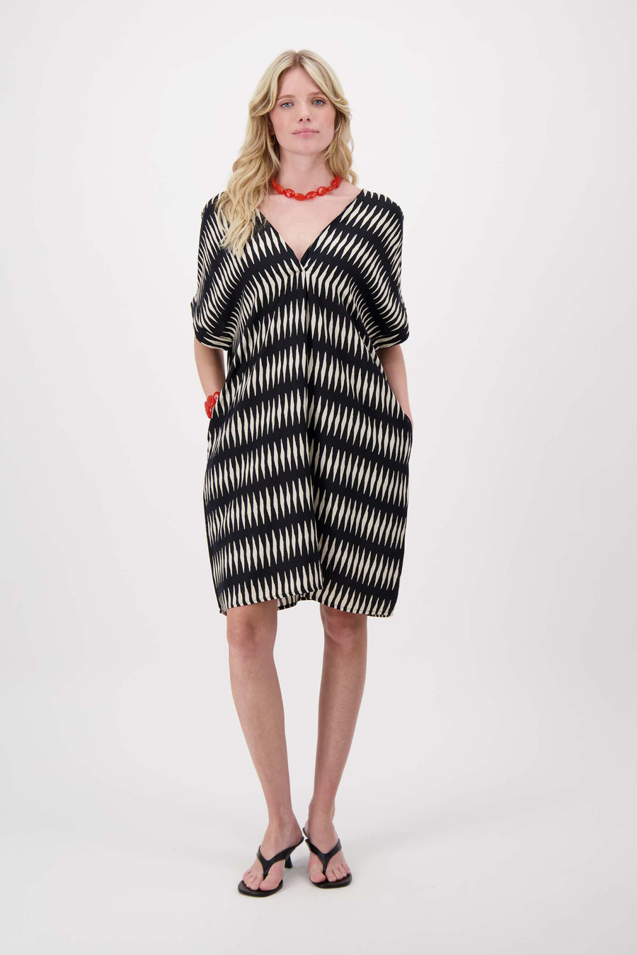 jurk met grafische print | zwart / soft kit