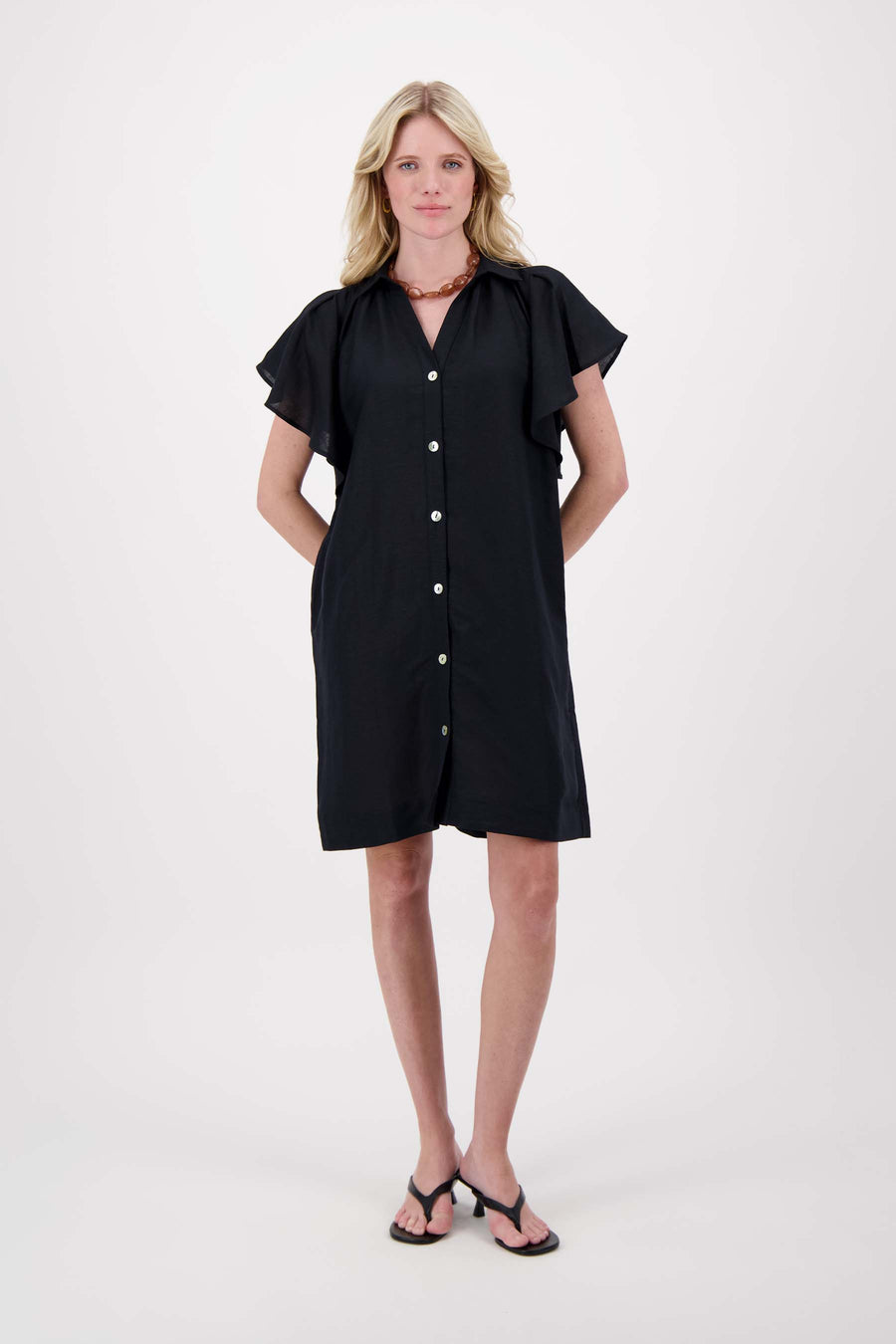 Leinenkleid mit Flatterärmeln und Taschen | schwarz