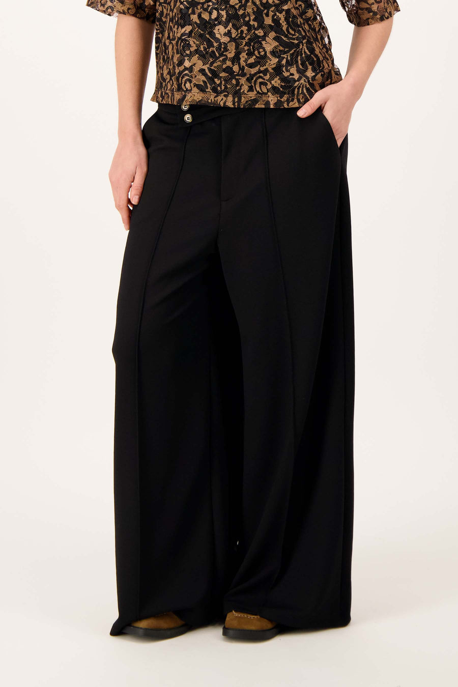 broek in superstretch met bandplooi | black