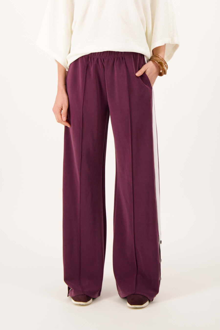 wideleg jogger broek met zijbies | burgundy / off white