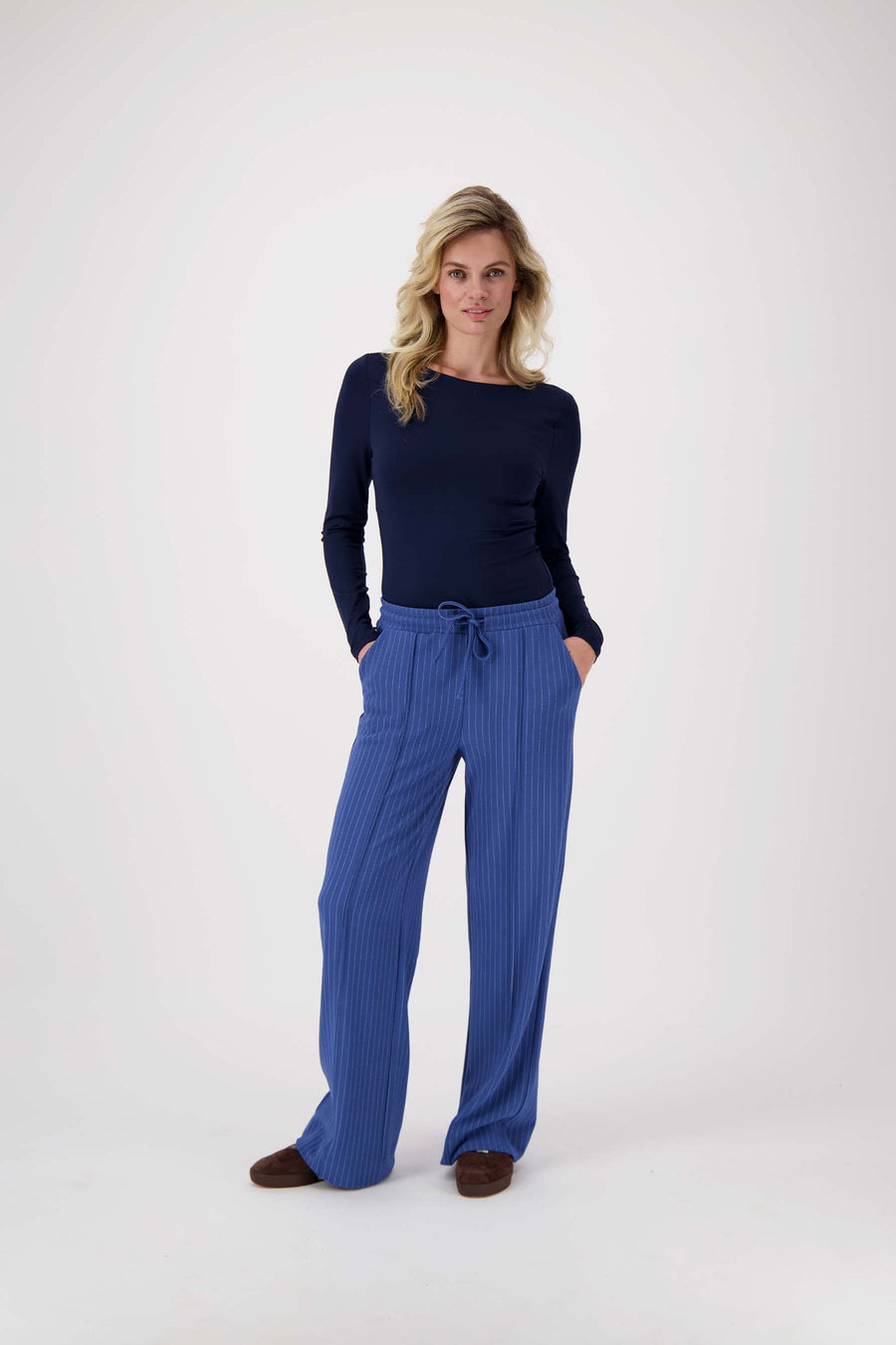Hose mit Nadelstreifenmuster | Marineblau / Off-White