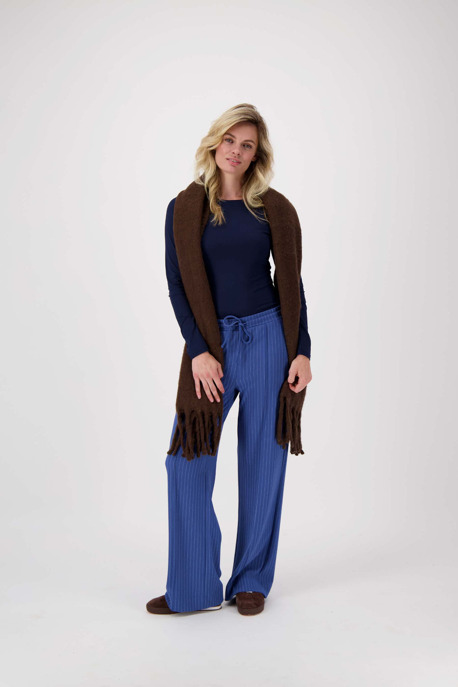 broek met krijtstreep print | navy / off white