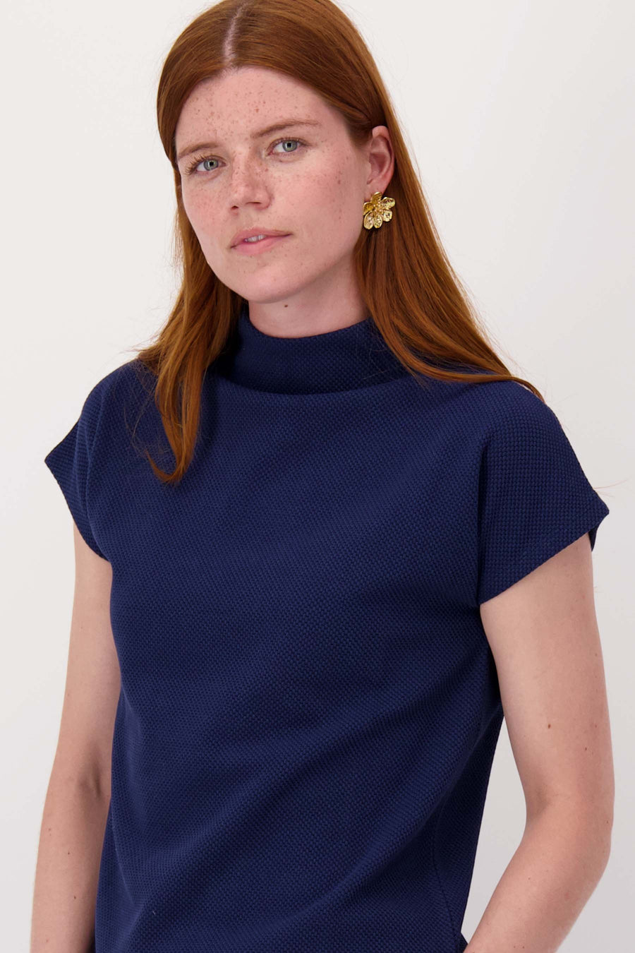 top with cap sleeves in textured fabric | summer navy