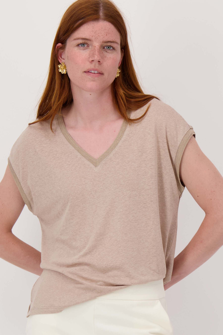 V-neck top with lurex trim | darker sand