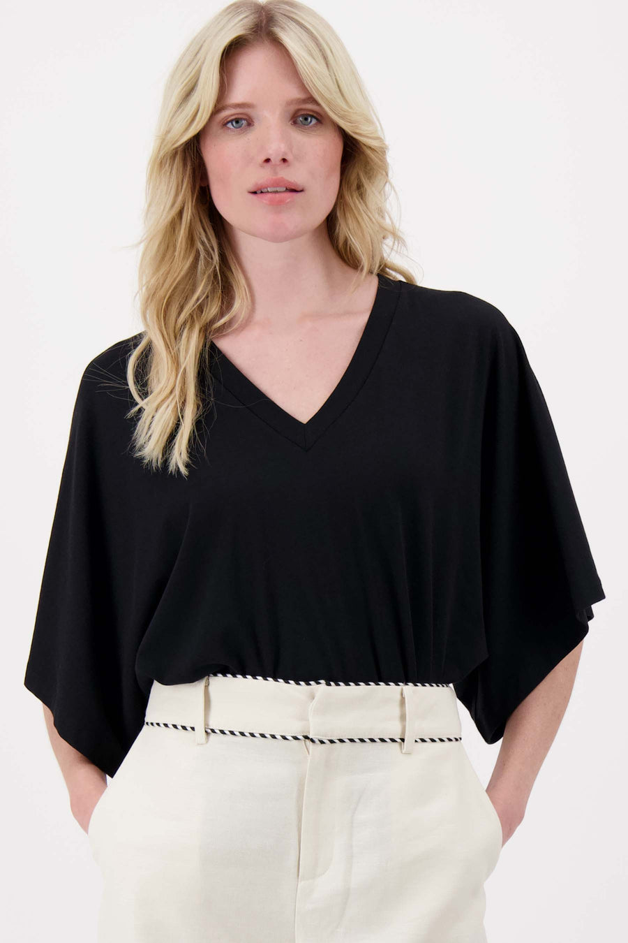 V hals T-shirt wijde mouw met Zusss embroidery | black