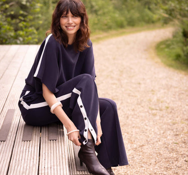 boothals top met bies en vlindermouw | dark navy