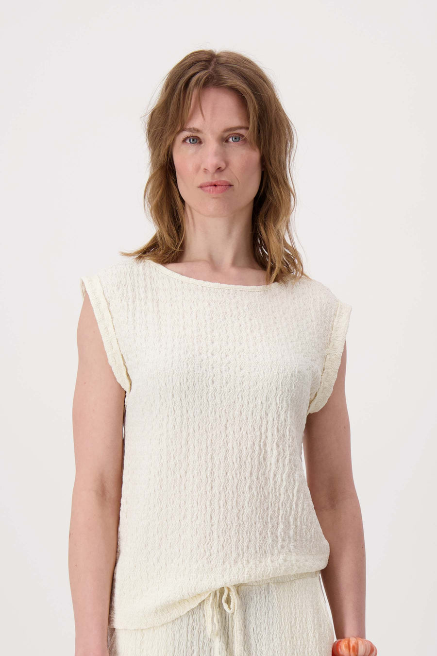 mouwloze top van crinkle stof | off white