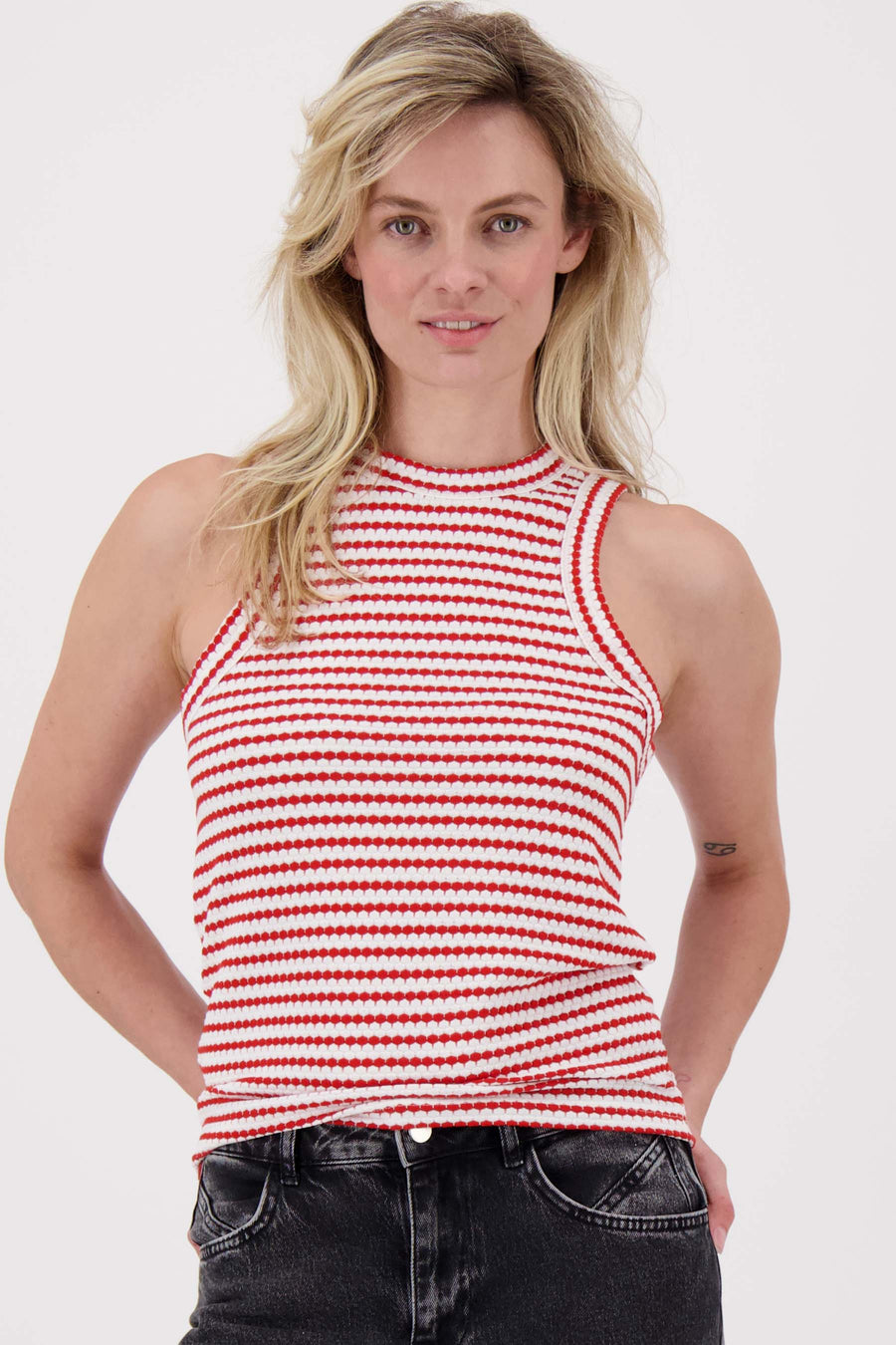 singlet met streep in structuur materiaal | off white / rood