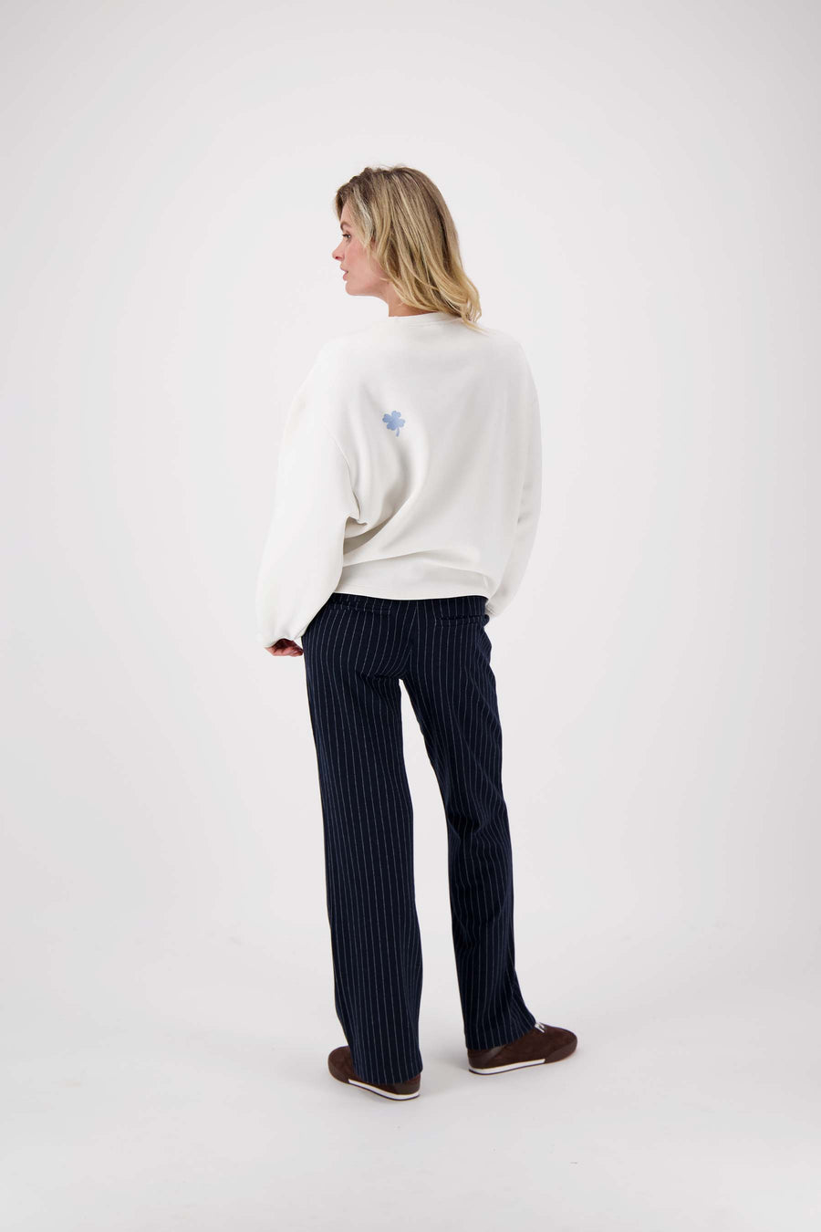 sweater met borduur klaver | wit