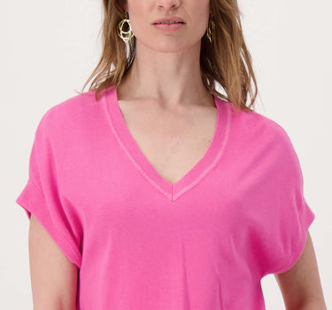 fine knit top with V-neck | bright pink