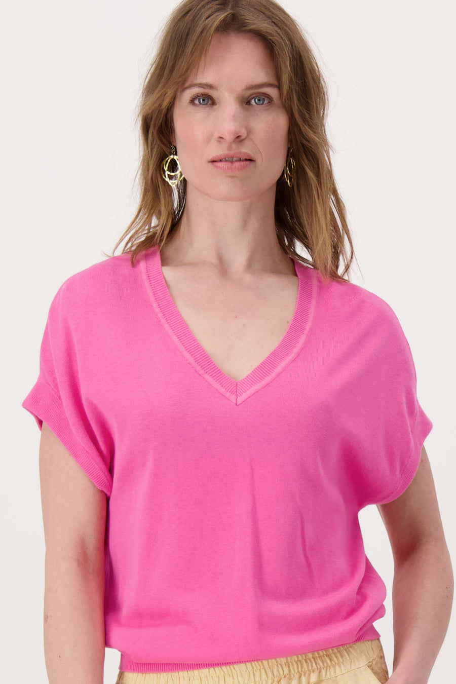 fine knit top with V-neck | bright pink