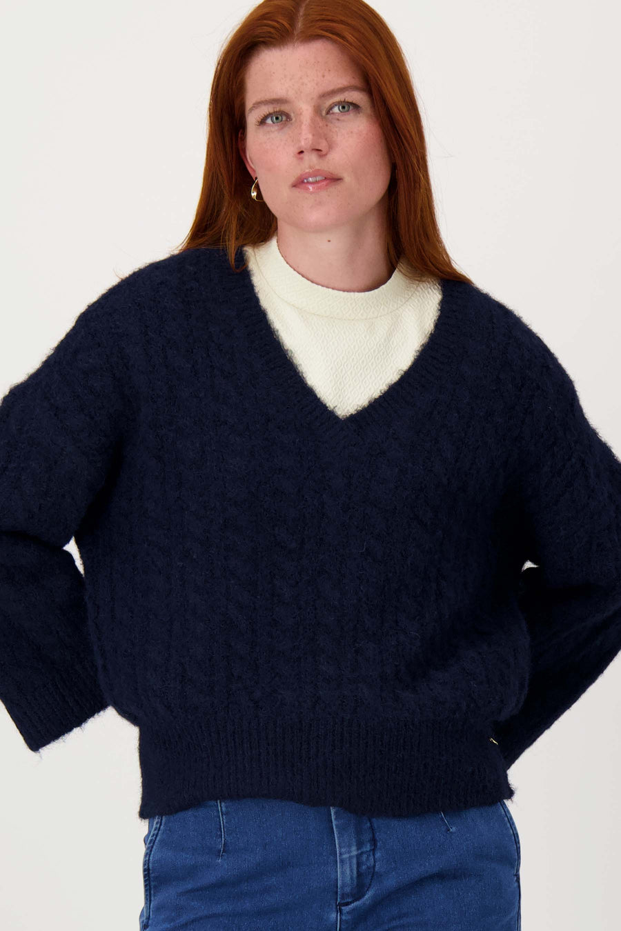 V-neck sweater with cable knit | night blue