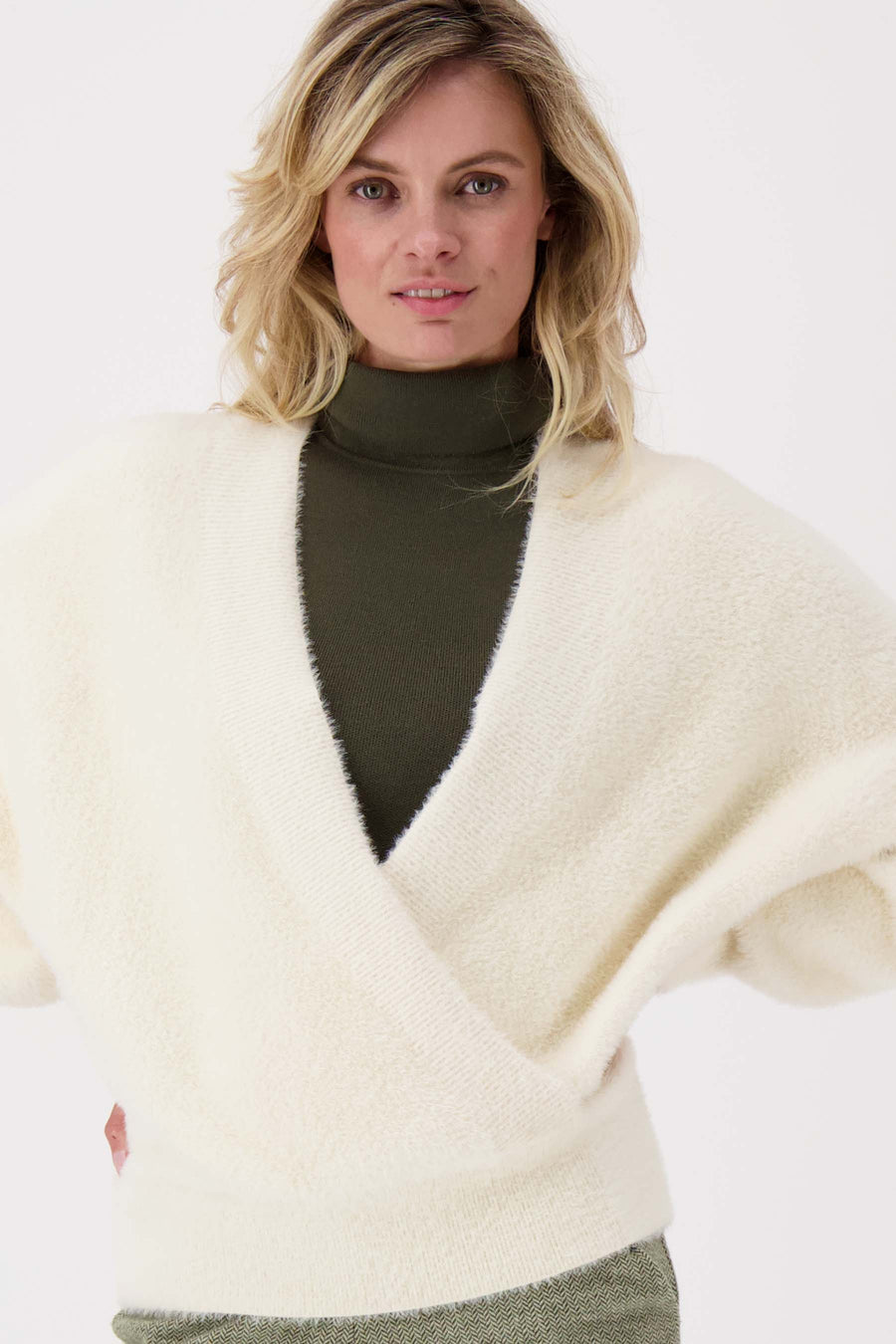 wikkel trui in fluffy garen | off white