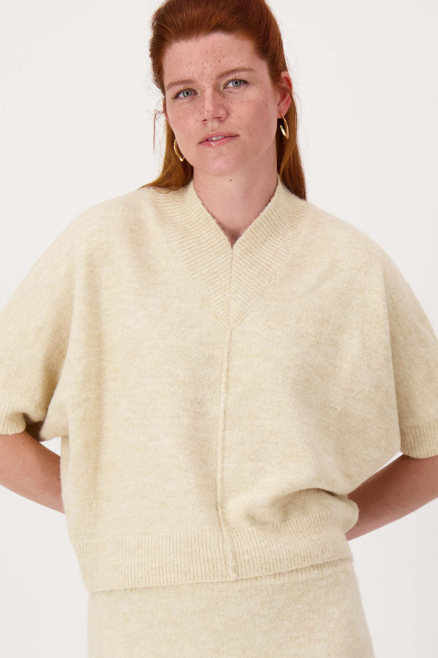 aangeknipte mouw trui met naad | beige