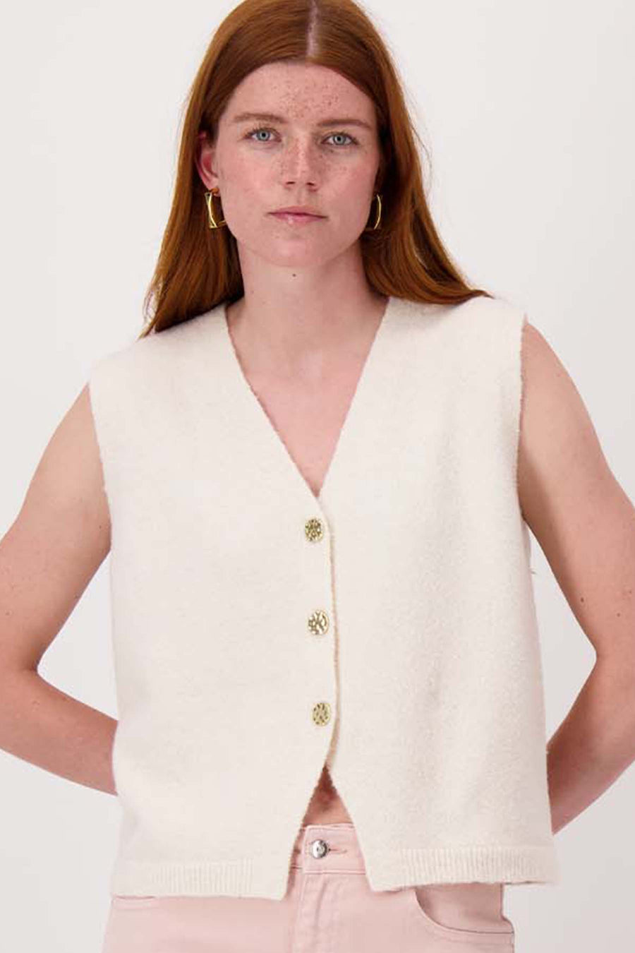knitted vest with cute buttons | off white