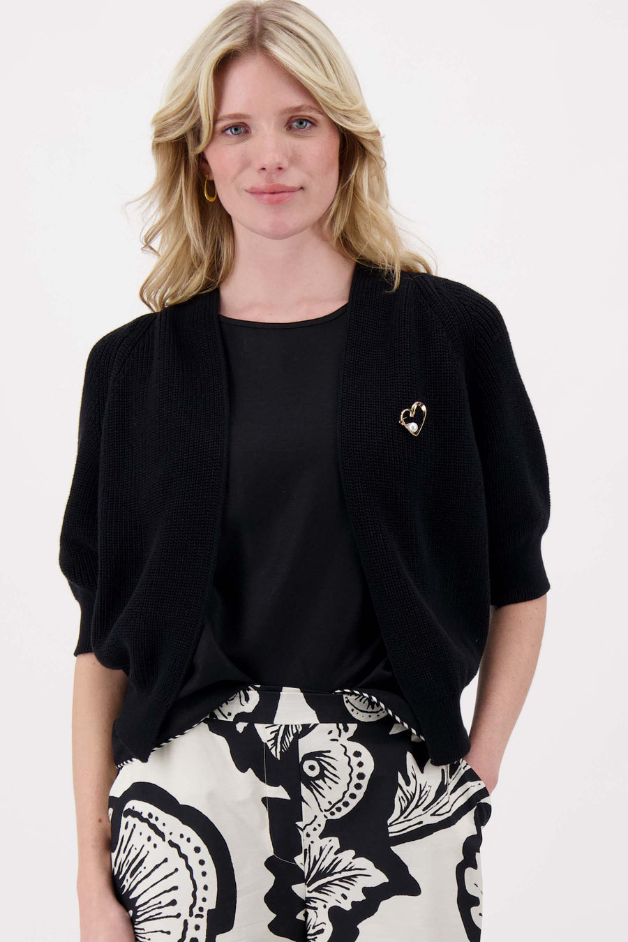 vest met vleermuis mouwen met broche | black