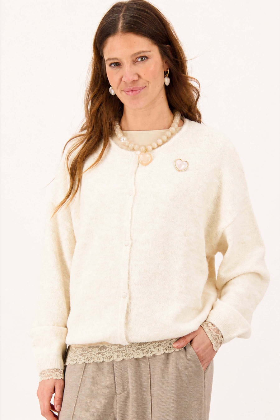basic vestje met broche lange mouw | off white