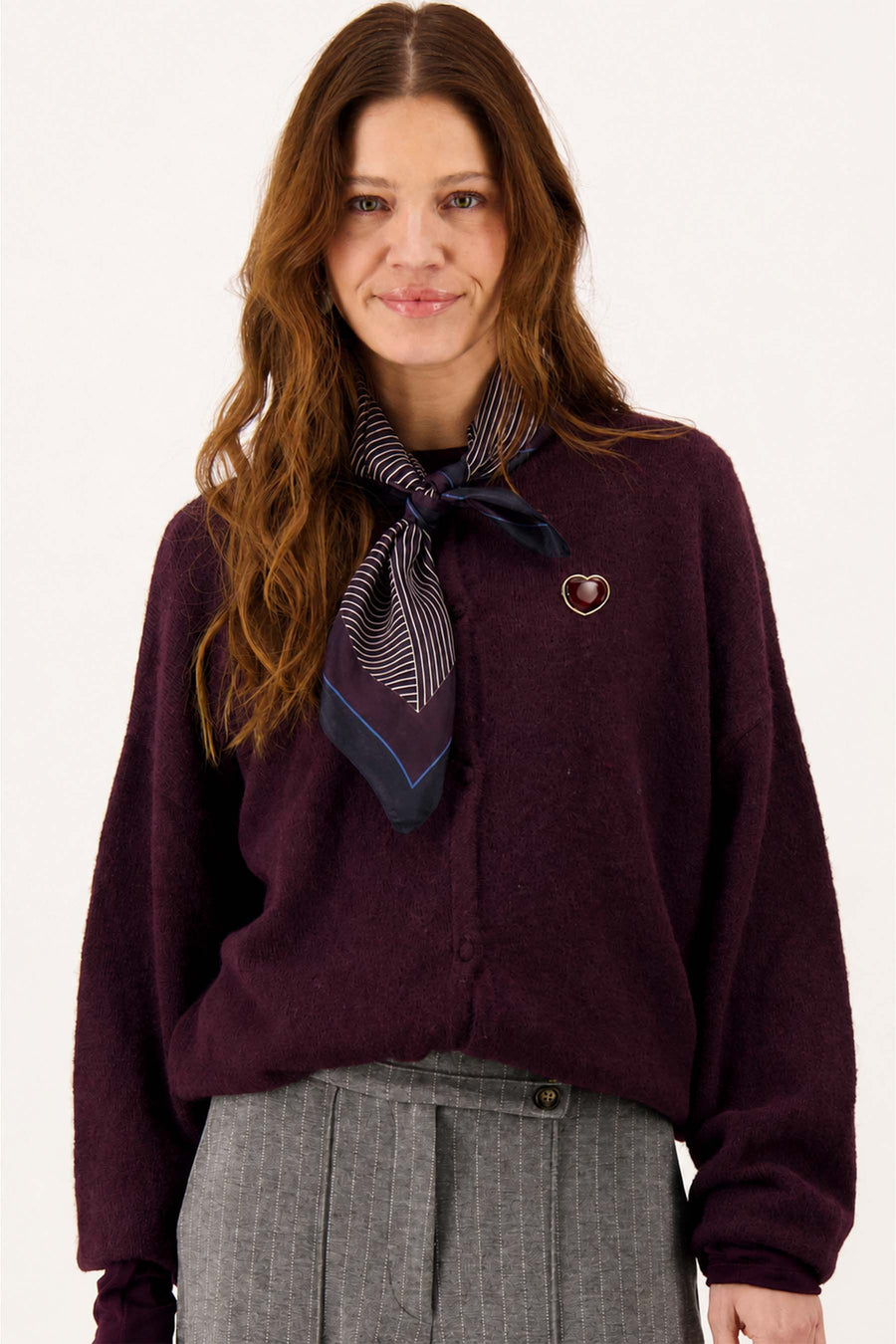 basic vestje met broche lange mouw | burgundy