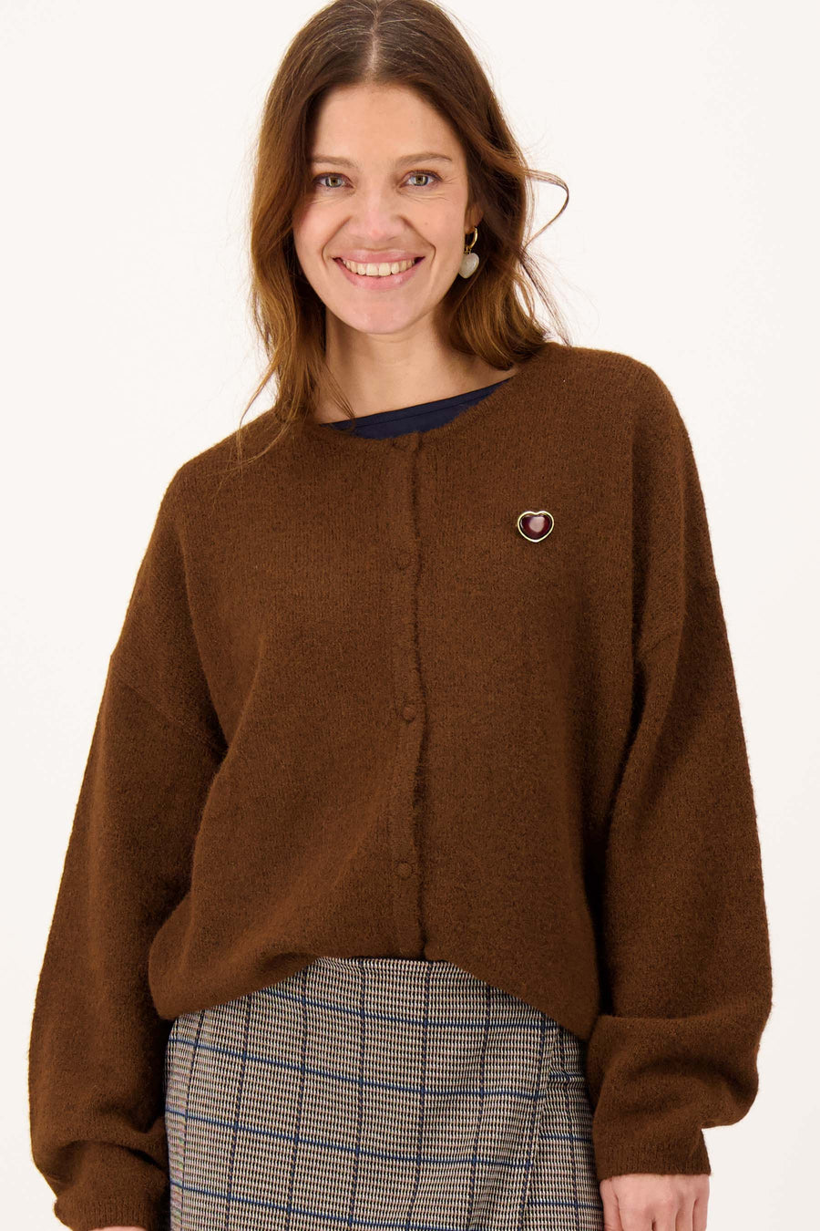basic vestje met broche lange mouw | hazelnut