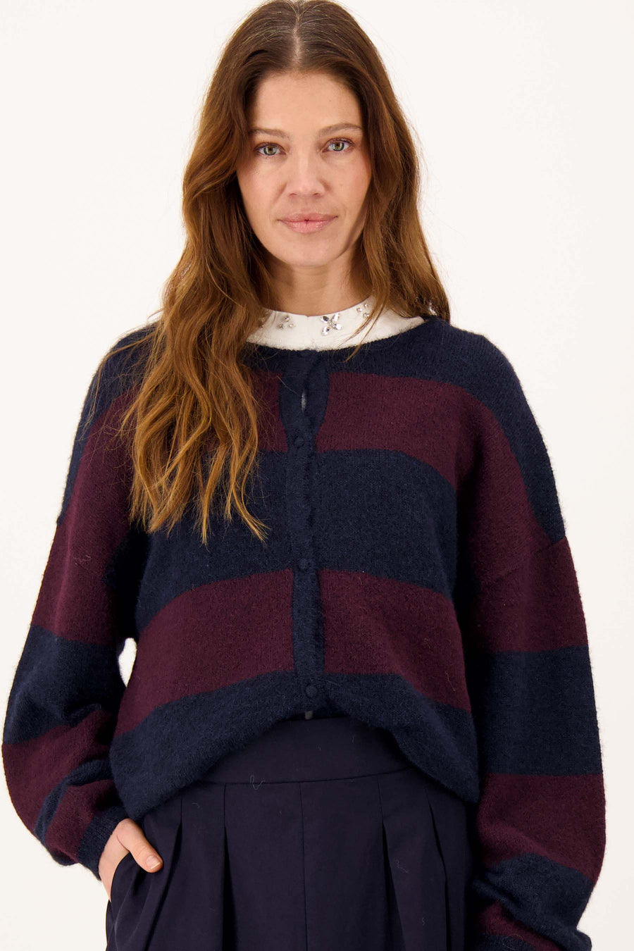 basic vestje met broche in blok streep | dark navy / burgundy