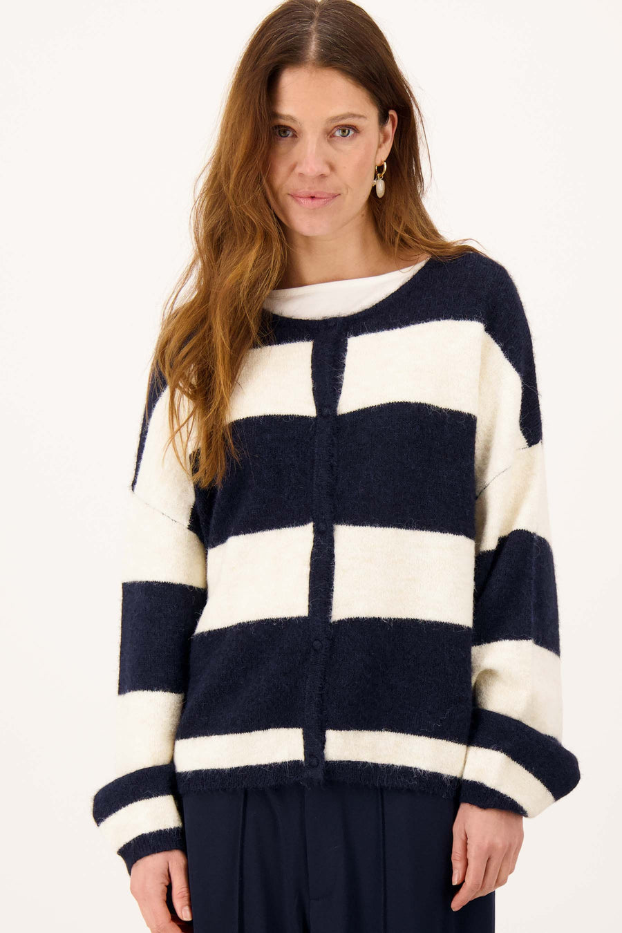basic vestje met broche in blok streep | off white / dark navy