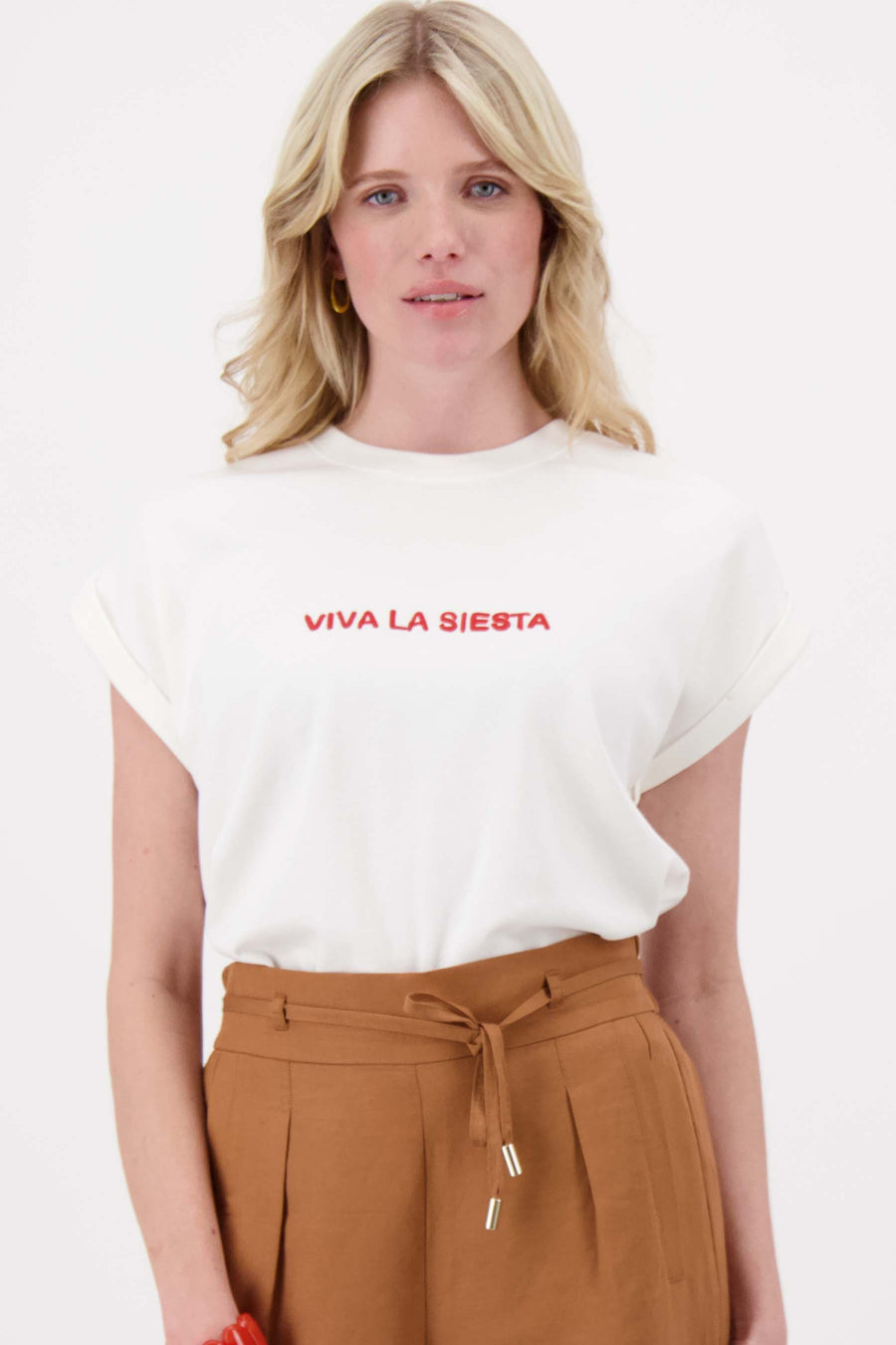 T-shirt met opgerolde mouw viva la siesta | off white / coral