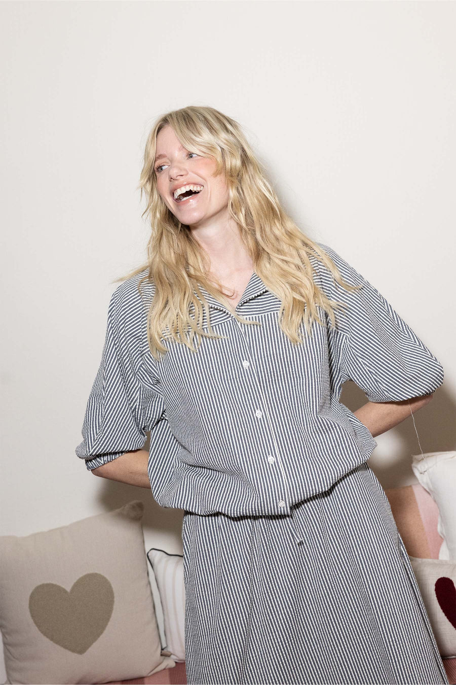 striped blouse made of textured fabric | summer navy / off-white