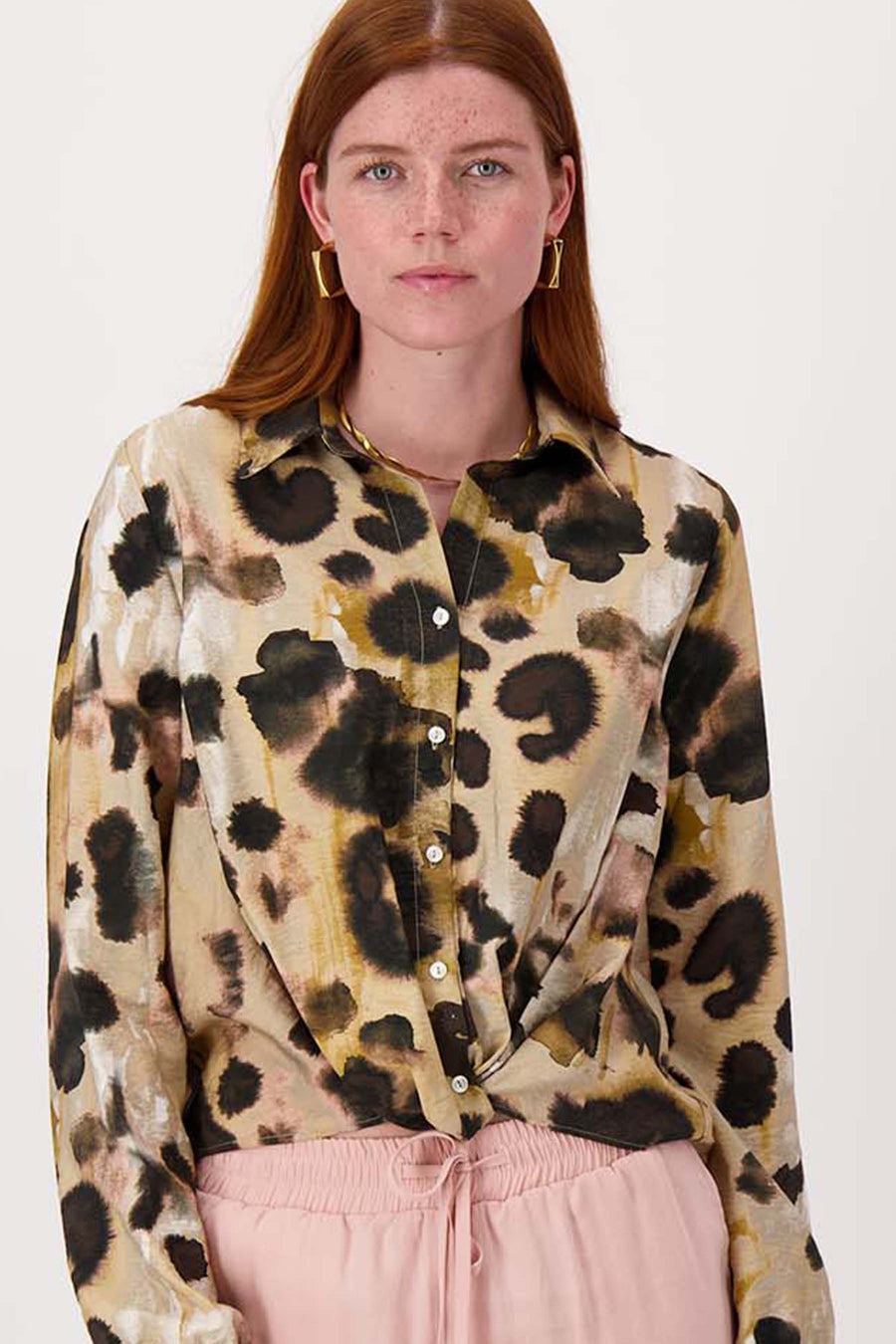 Stitched-down collar blouse with print | chocolate / sand / light pink