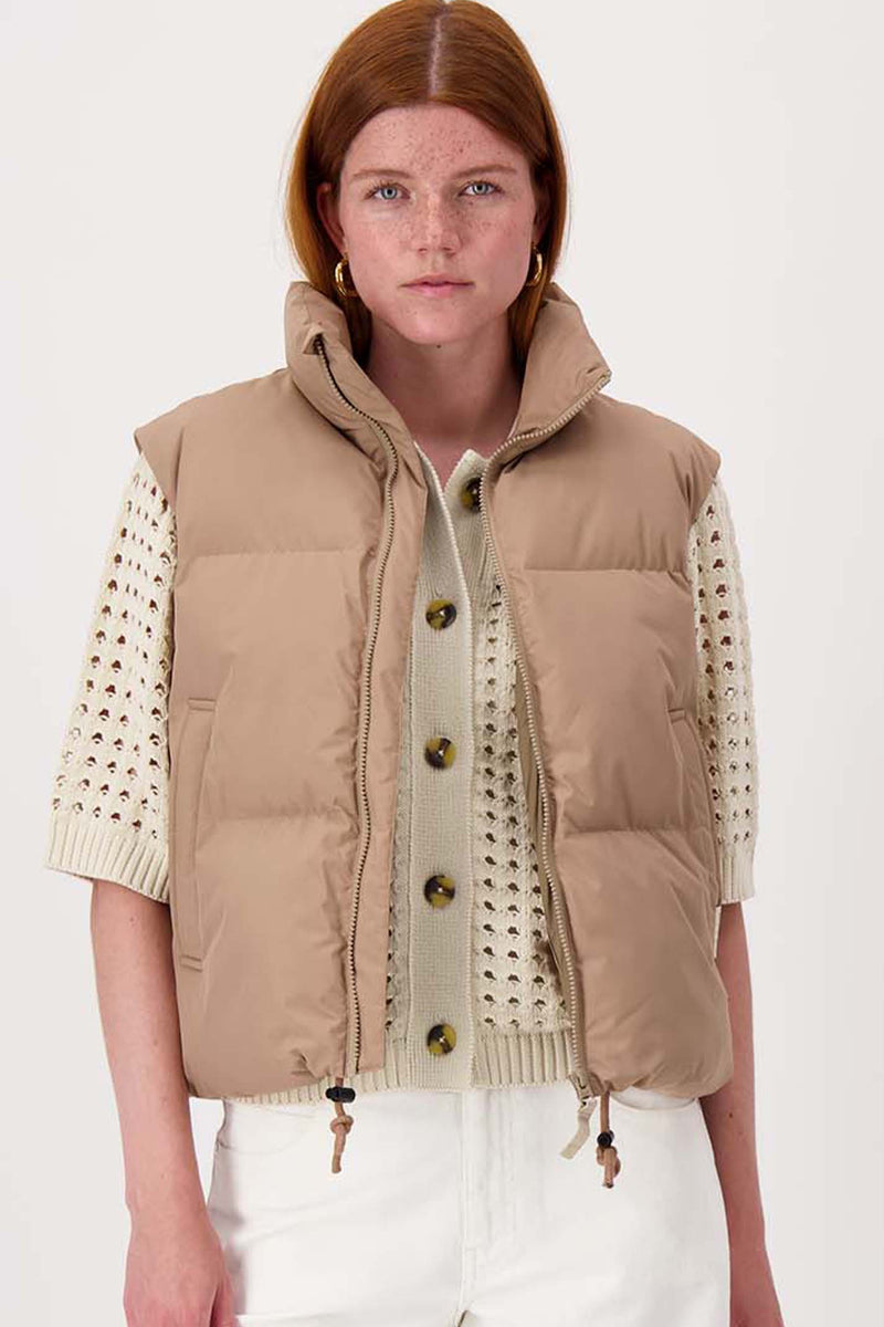 short bulky body warmer | darker sand