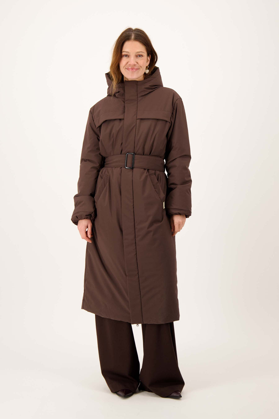 lange padded jas met riem | dark choco