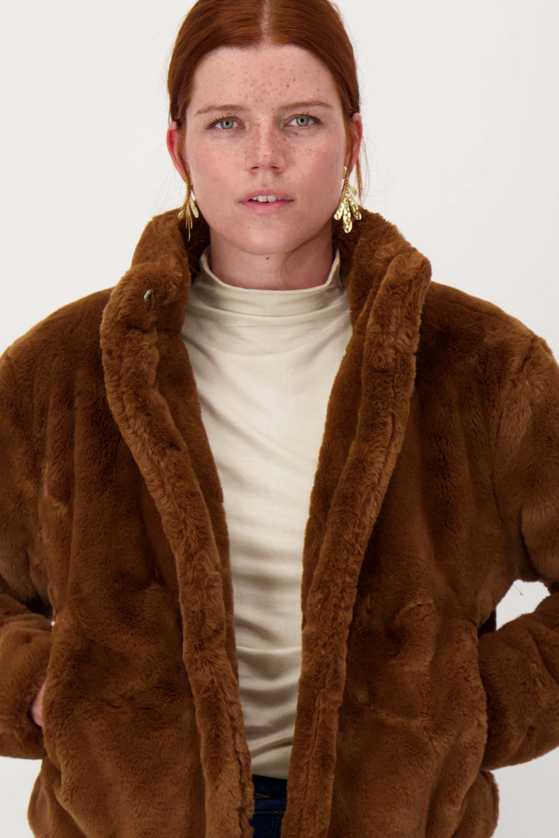 faux fur jasje | mid brown