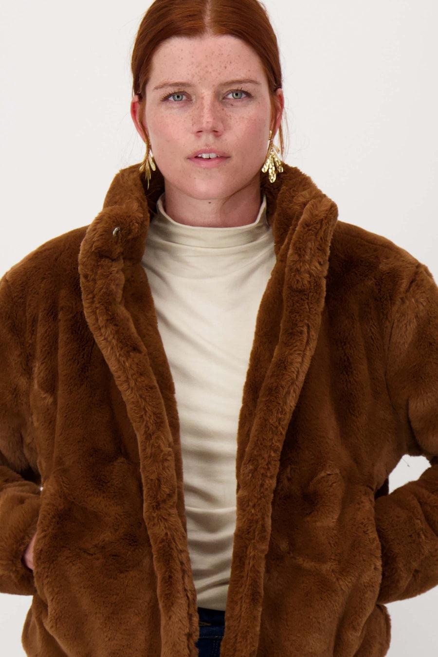 faux fur jasje | mid brown