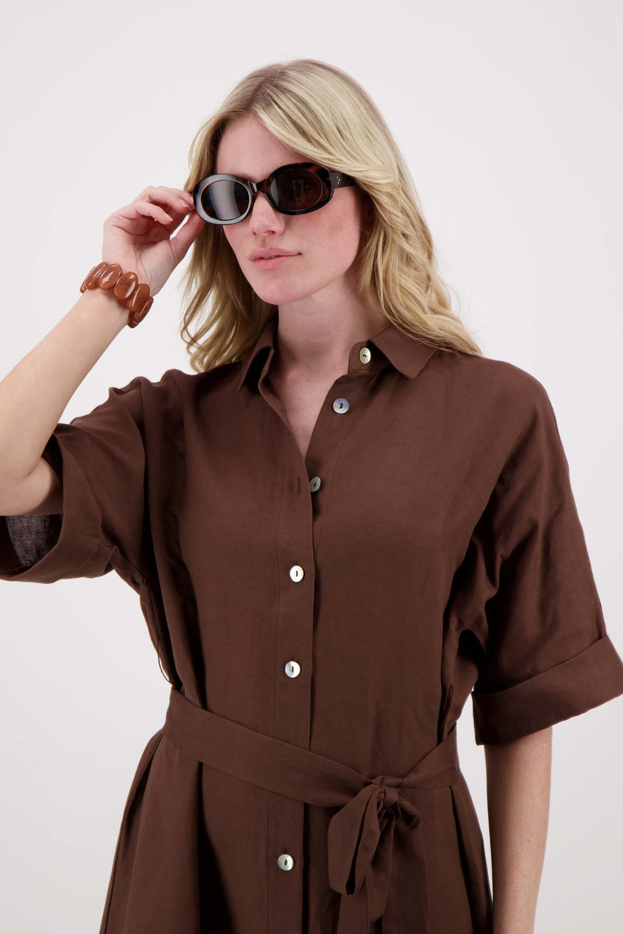 ovalen zonnebril met panter print incl koker | brown