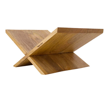 boekenstandaard happy place | naturel van Zusss, houten ontwerp met kruisgewijs geplaatste planken.
