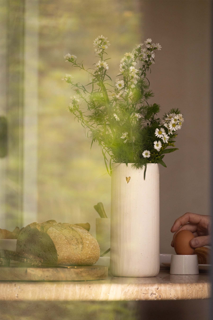 vaas keramiek mat hartje | white / gold
