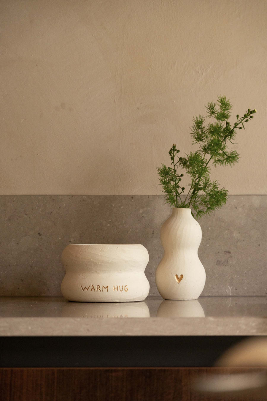 Keramikvase in Herzform | Weiß / Gold