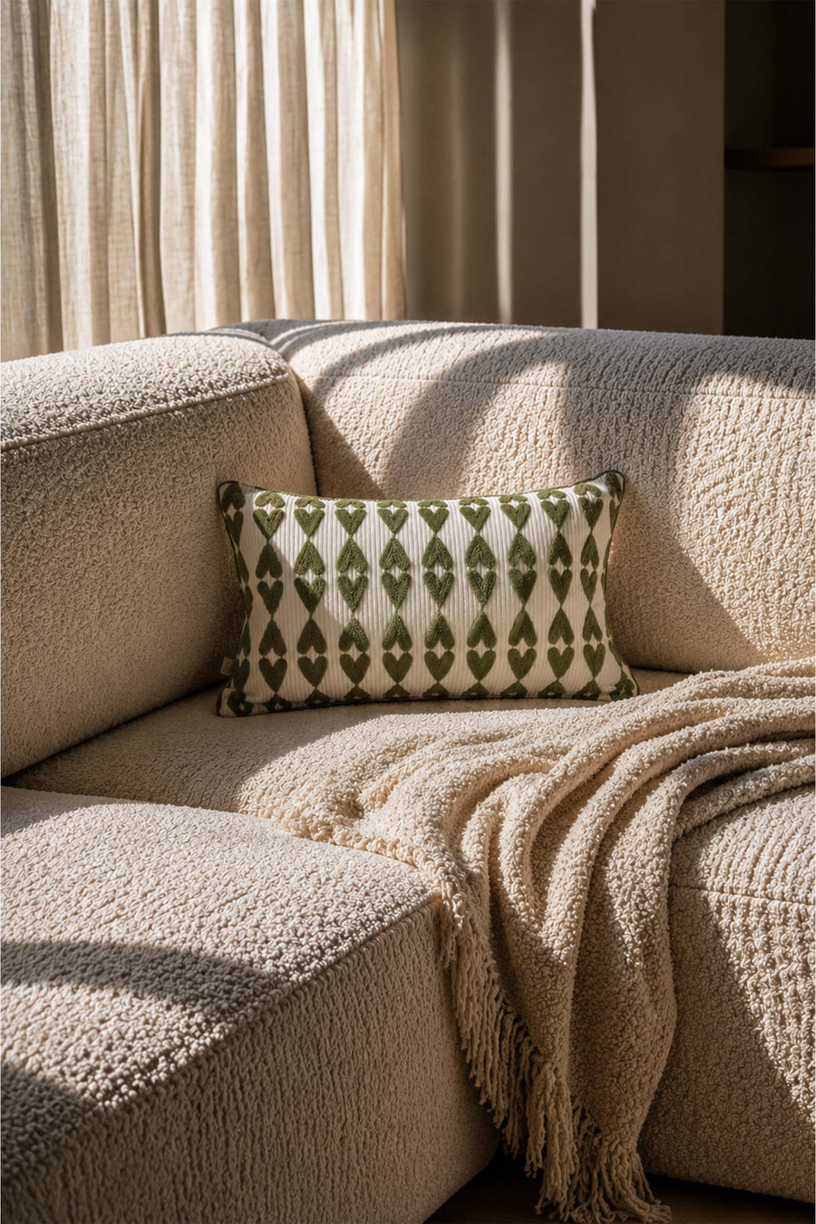 kussen hartjes print 35x25cm | off white / green